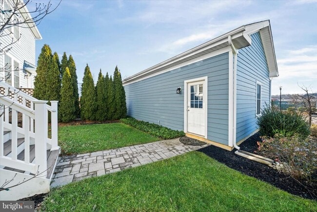 Building Photo - 519 Wheelmen St