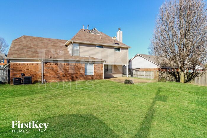 Building Photo - 9689 Kingsridge Dr