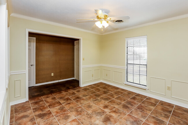 Building Photo - Beautiful 3 Bedroom in Great Location!