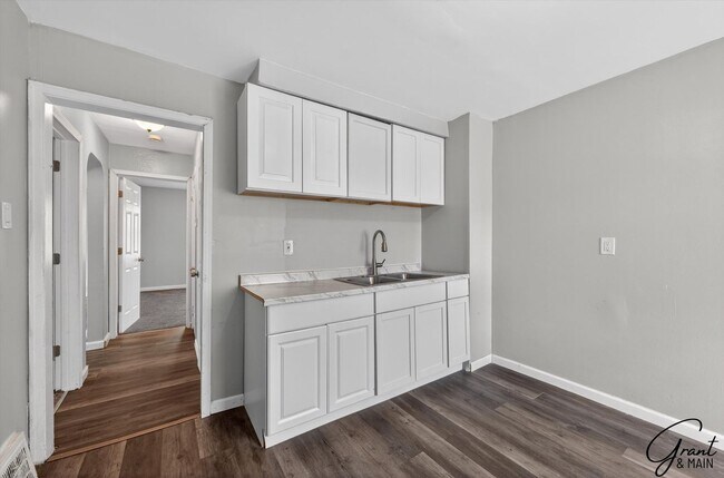 Building Photo - 16212 Maddelein St
