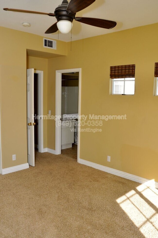 Building Photo - 9 Strawflower St