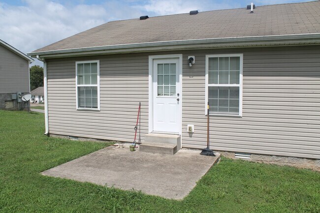 Building Photo - 940 Kingsbury Dr