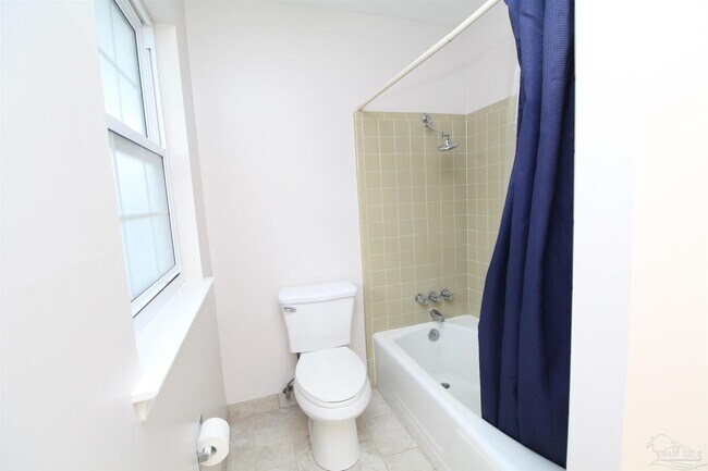 Building Photo - 4206 Lynn Ora Dr