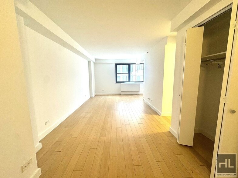 Primary Photo - East 39th Street