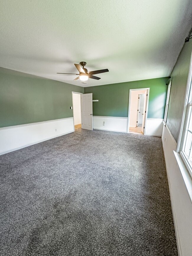 Building Photo - Lovely Home! Lots Of Space!