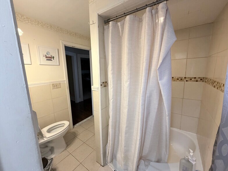 Building Photo - 1202 Churchill Ave