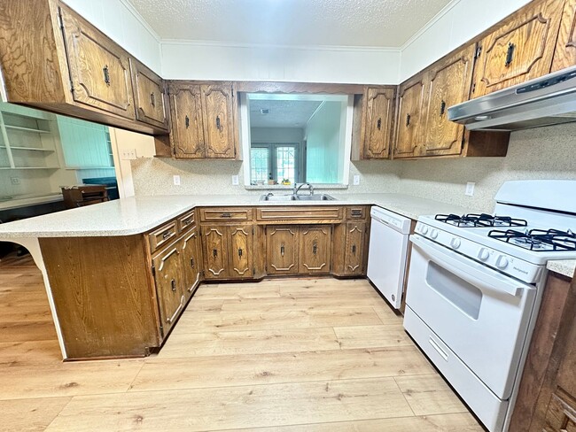 Building Photo - Close to Barksdale Air Force Base...