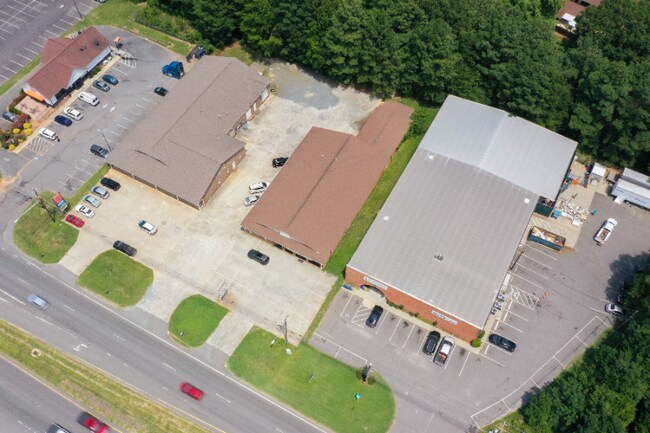 Building Photo - 2530 W Roosevelt Blvd