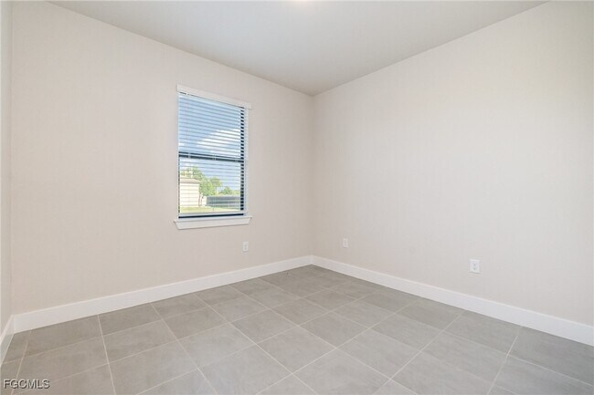 Building Photo - 3039 NW 2nd Pl