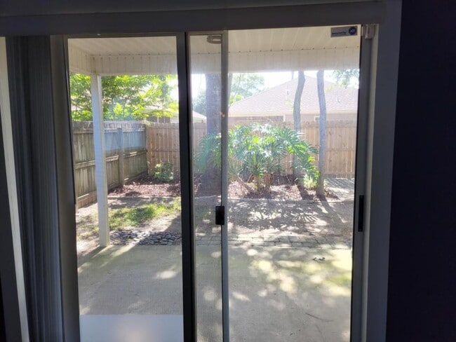 Building Photo - 944 Claeven Cir