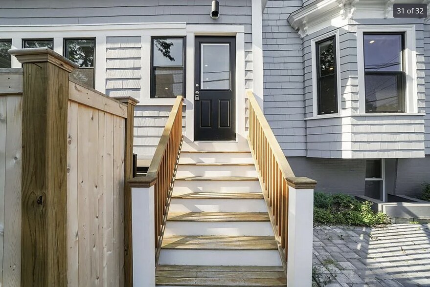 Building Photo - 20 Lincoln St