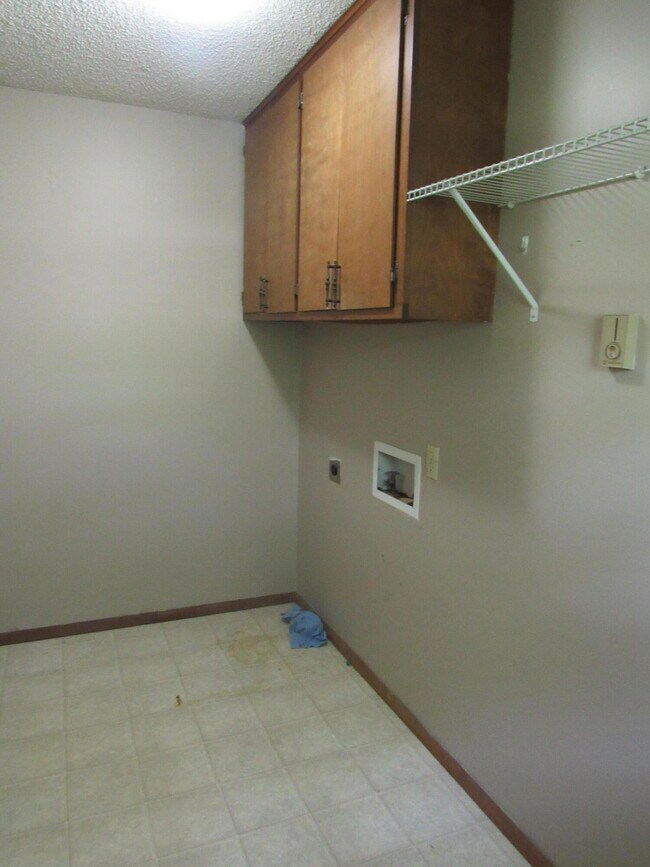 Building Photo - 529 S Olive St