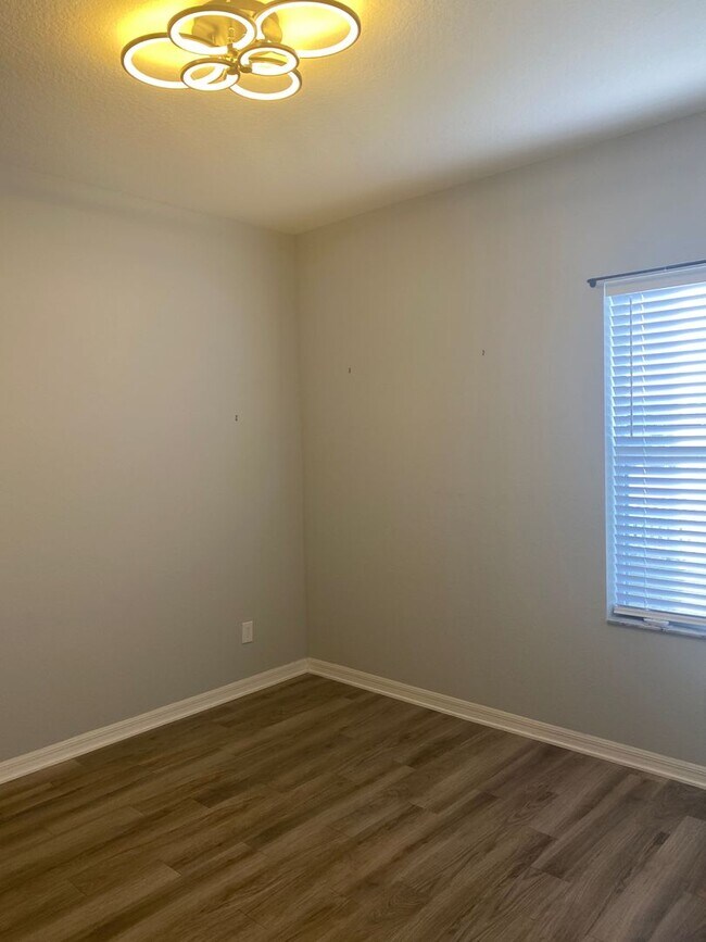 Building Photo - 4 Bedroom 3 Bath Waterfront Home in Gramercy Farms for RENT!