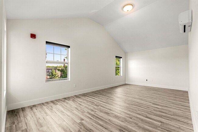 Building Photo - 85 Water St
