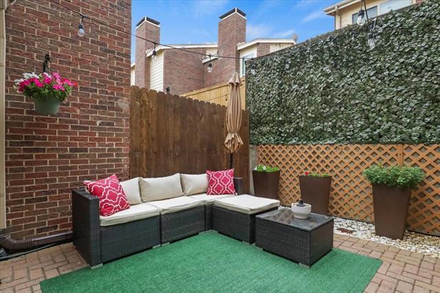 Building Photo - 1916 Shorewood Dr