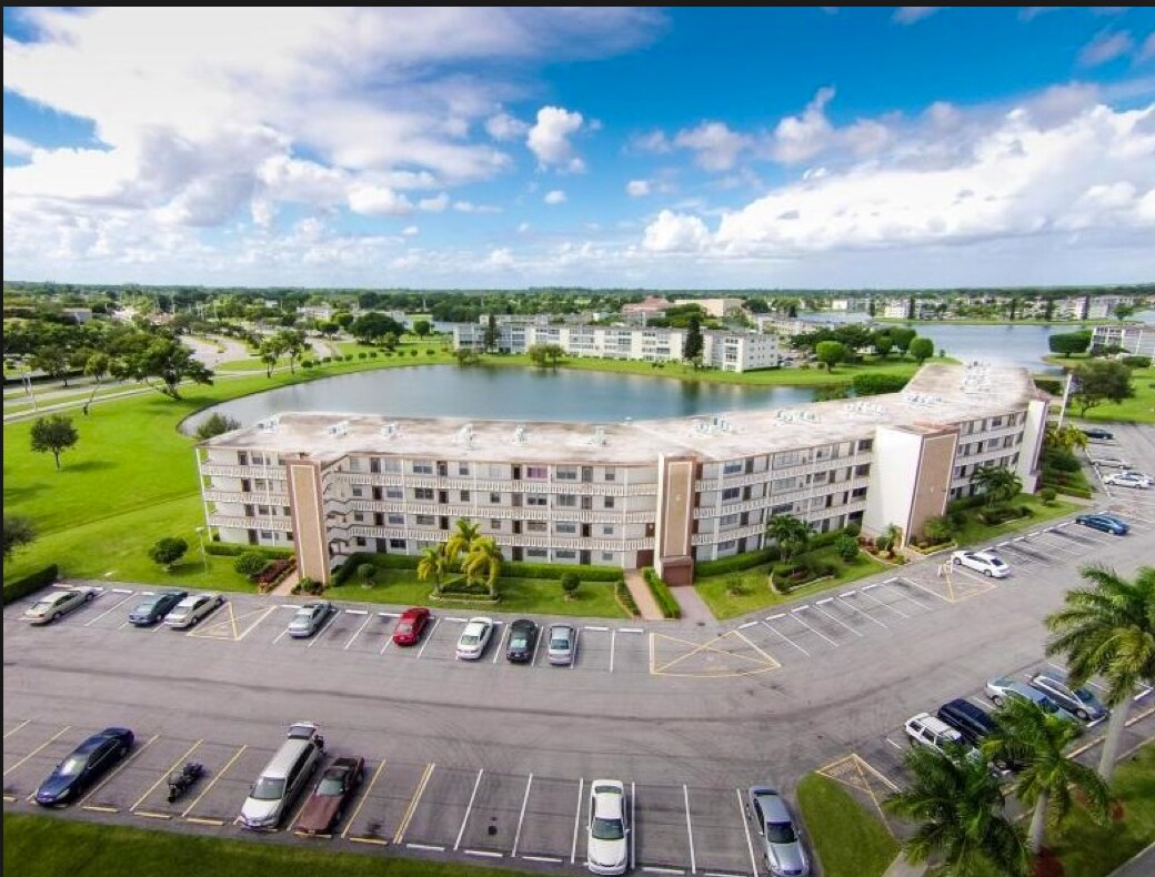 Building Vew - 3004 Cornwall a