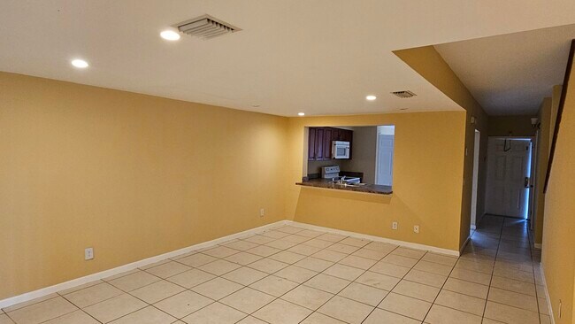Building Photo - 4621 NW 88th Ave