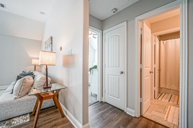 Building Photo - 9507 Carson Ln