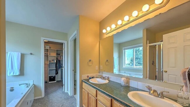 Building Photo - Fantastic home, in a great location!!!