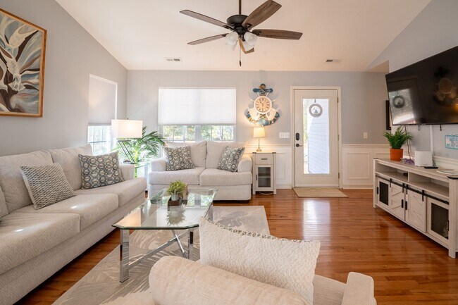 Building Photo - FURNISHED OFF-SEASON MONTHLY RENTAL