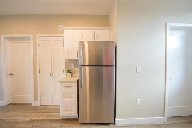 Building Photo - 2 Bed 2 Bath for Rent in Escondido