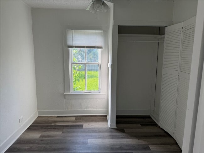 Building Photo - 2303 Victory Ave