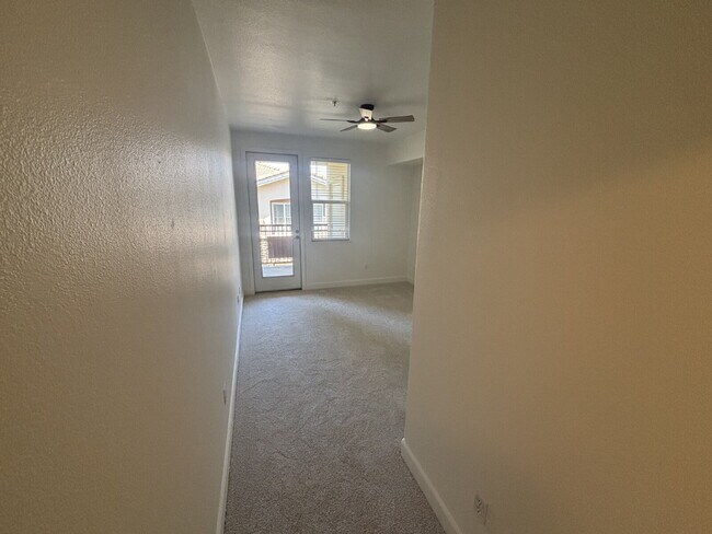 Building Photo - Beautiful 2 Bed, 2 Bath Apartment Home in The Phoenician – Resort-Style Living in Roseville!