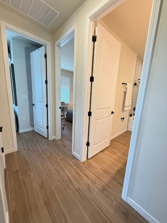 Building Photo - "Spacious 3-Bedroom Home in St. Cloud with...