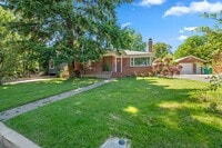 Building Photo - Old Southwest 2 bed / 1 bath / 1 car garage REMODELED & Move In Ready