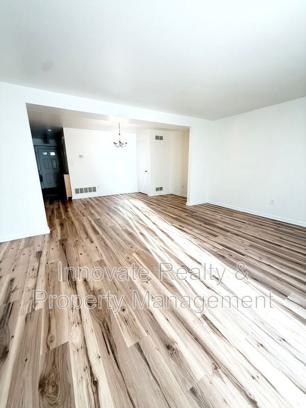Building Photo - 304 Brookwood Dr