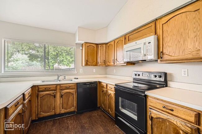 Building Photo - 8314 Kensington Dr