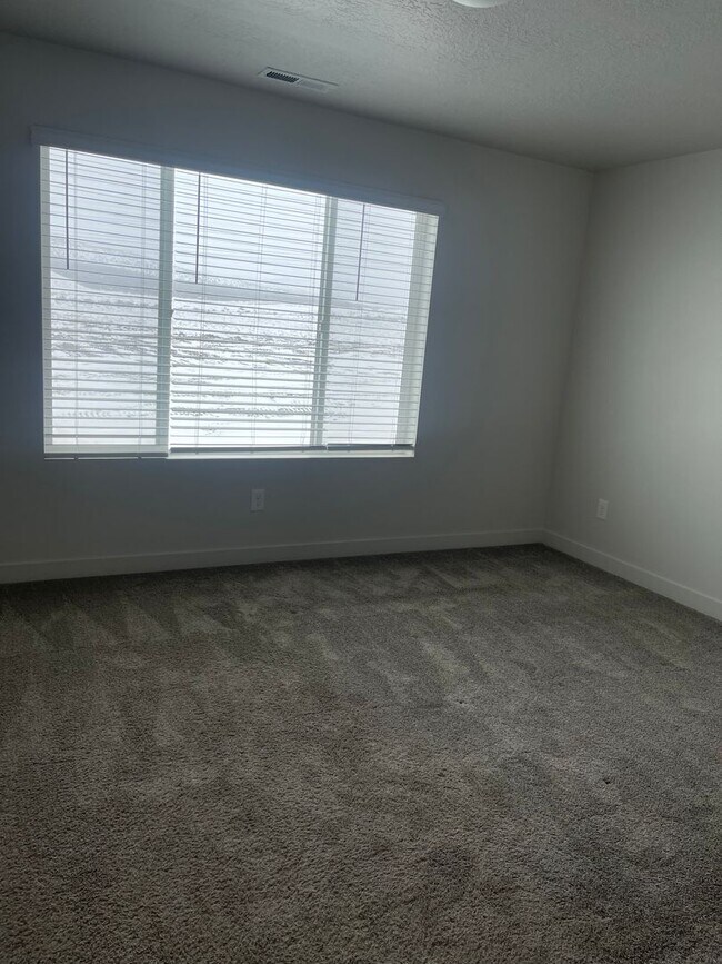 Building Photo - Beautiful Saratoga Springs Townhome for rent!