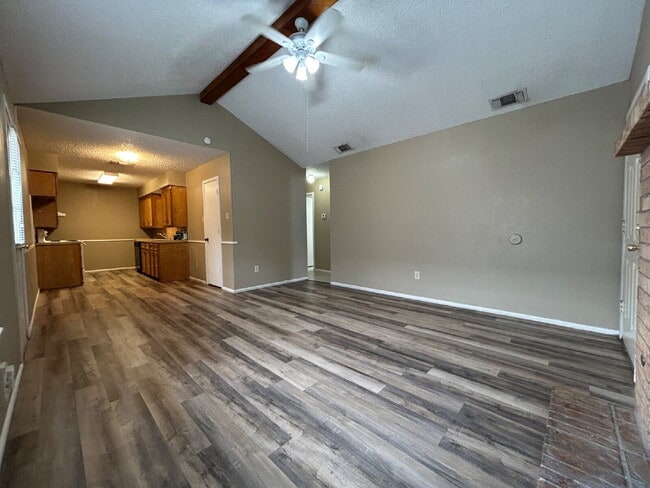 Building Photo - Two Bedroom Located in Frenship ISD!