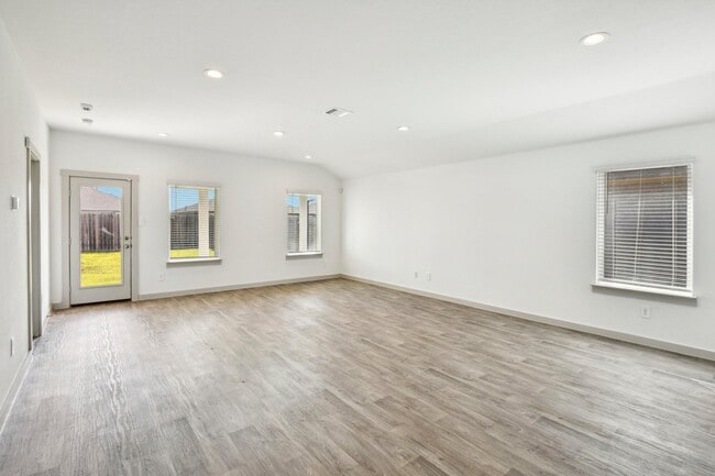 Building Photo - 8011 House bank Ln