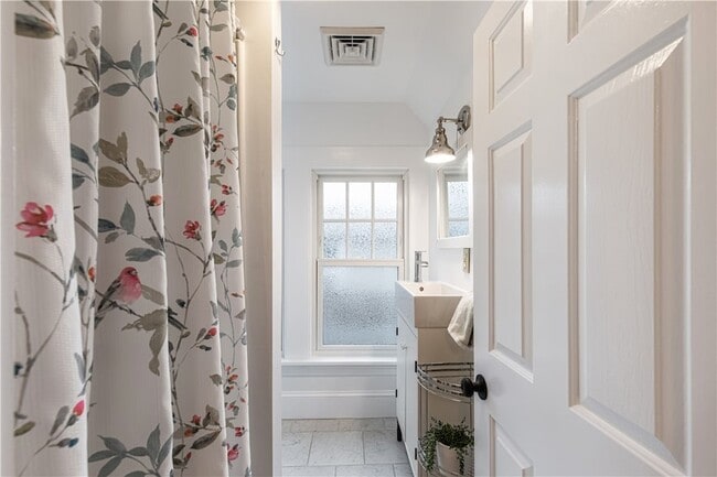 Building Photo - 21 Bedlow Ave