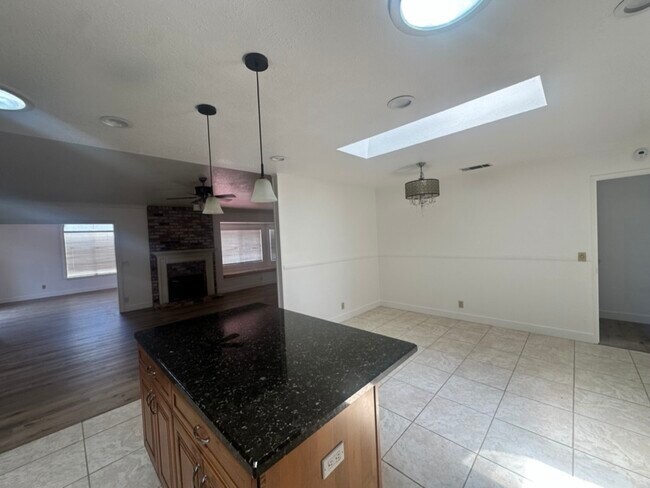 Building Photo - 1701 Ventura Way