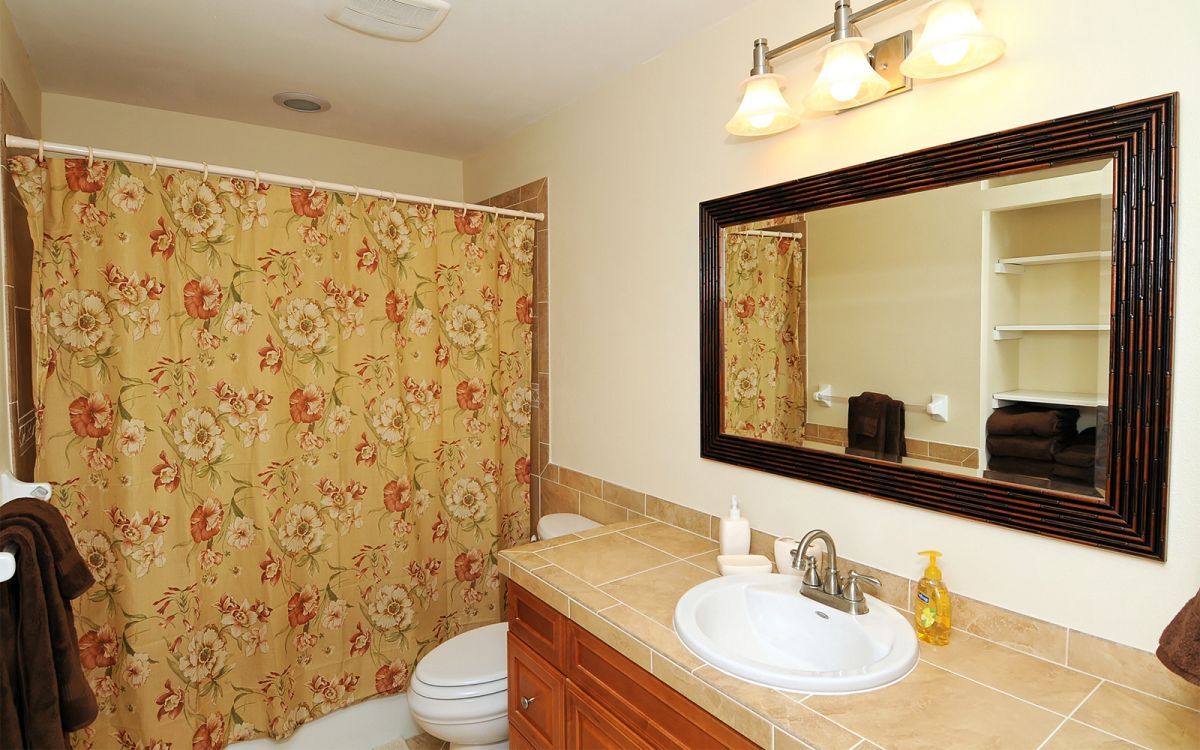 Building Photo - 8200 Ibis St