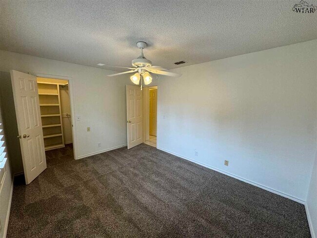 Building Photo - 4845 Shenandoah Dr