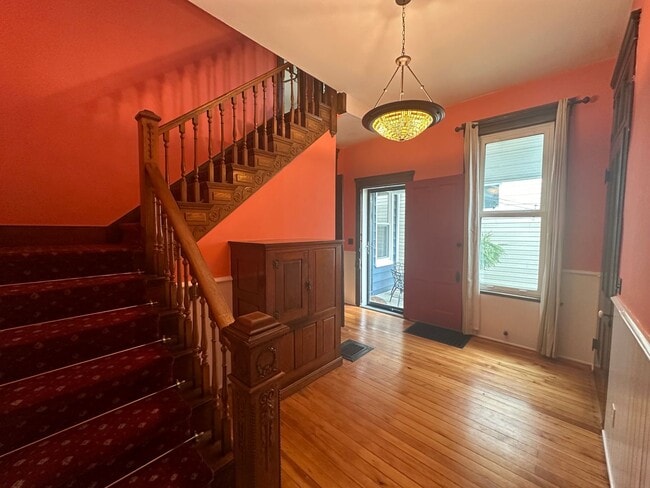 Building Photo - Charming 3BR/2.5BA Home For Rent in Highla...