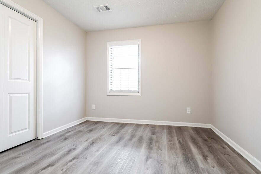 Building Photo - 620 Wayside Dr