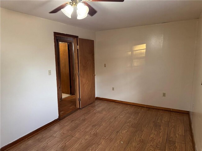 Building Photo - 556 Lamar Dr