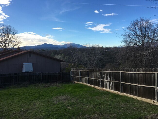 Building Photo - South Redding 2-Story Home, located in cul-de-sac