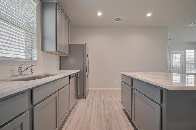 Building Photo - 101 Eliana Shores Dr