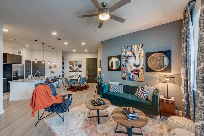 Building Photo - West Mockingbird