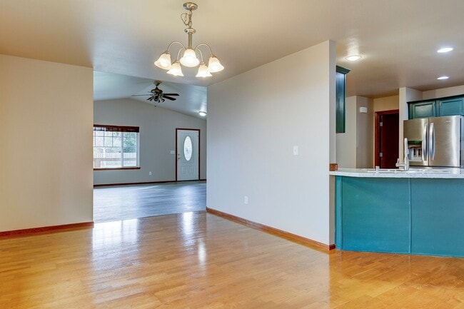 Building Photo - 3 Bedroom/2 Bath with garage home in Crosby Commons