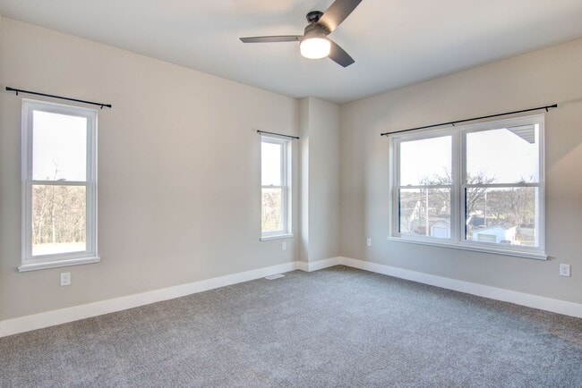 Building Photo - Brand New Luxury Townhomes: 3BR, 2.5Bath Altoona WI