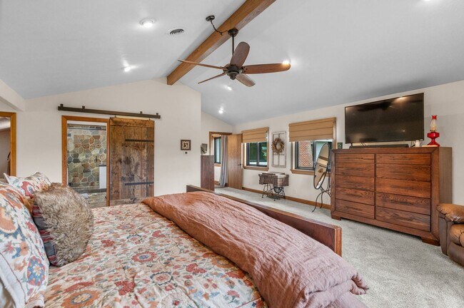 Building Photo - Sedalia Oasis on 8+ Acres