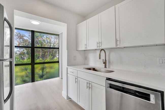 Building Photo - 1040 Homewood Blvd