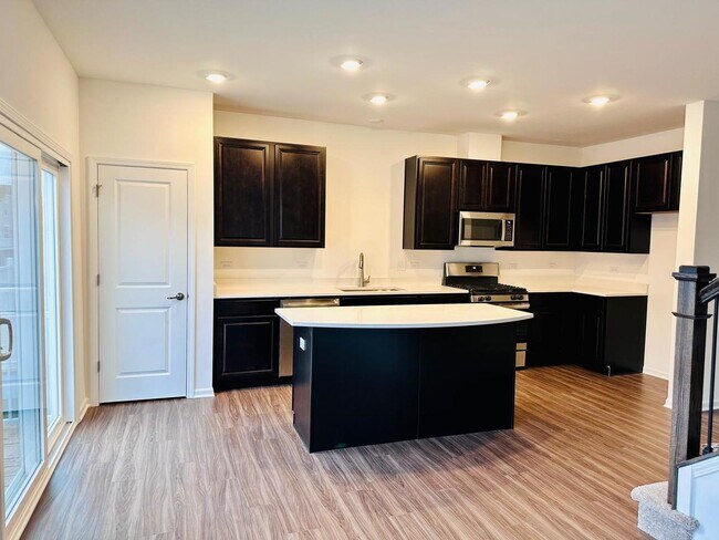 Building Photo - 560 Wolverine Dr