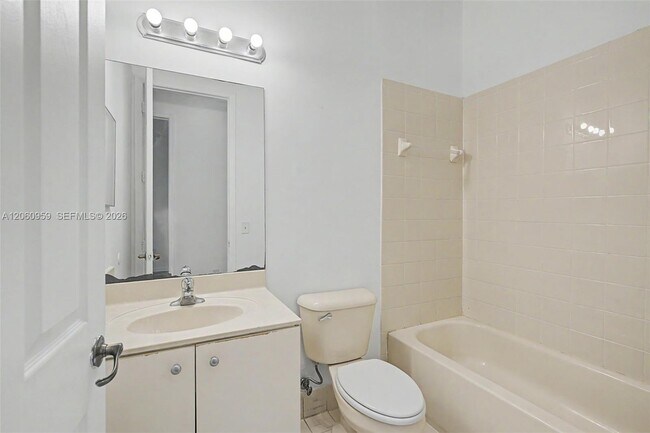 Building Photo - 975 NE 42nd Terrace